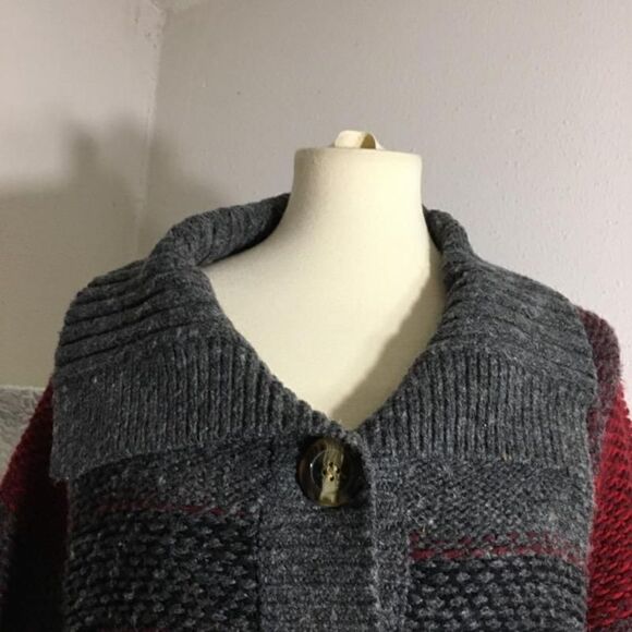 Style & Co. Gray & Red Big Button Sweater Size XL - Picture 6 of 10